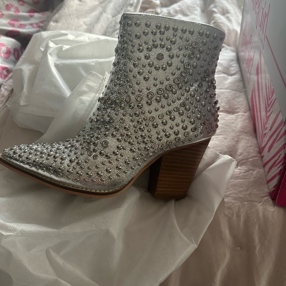 Corkys Silver Crinkle Metallic Ankle Boots - Picture 1 of 2